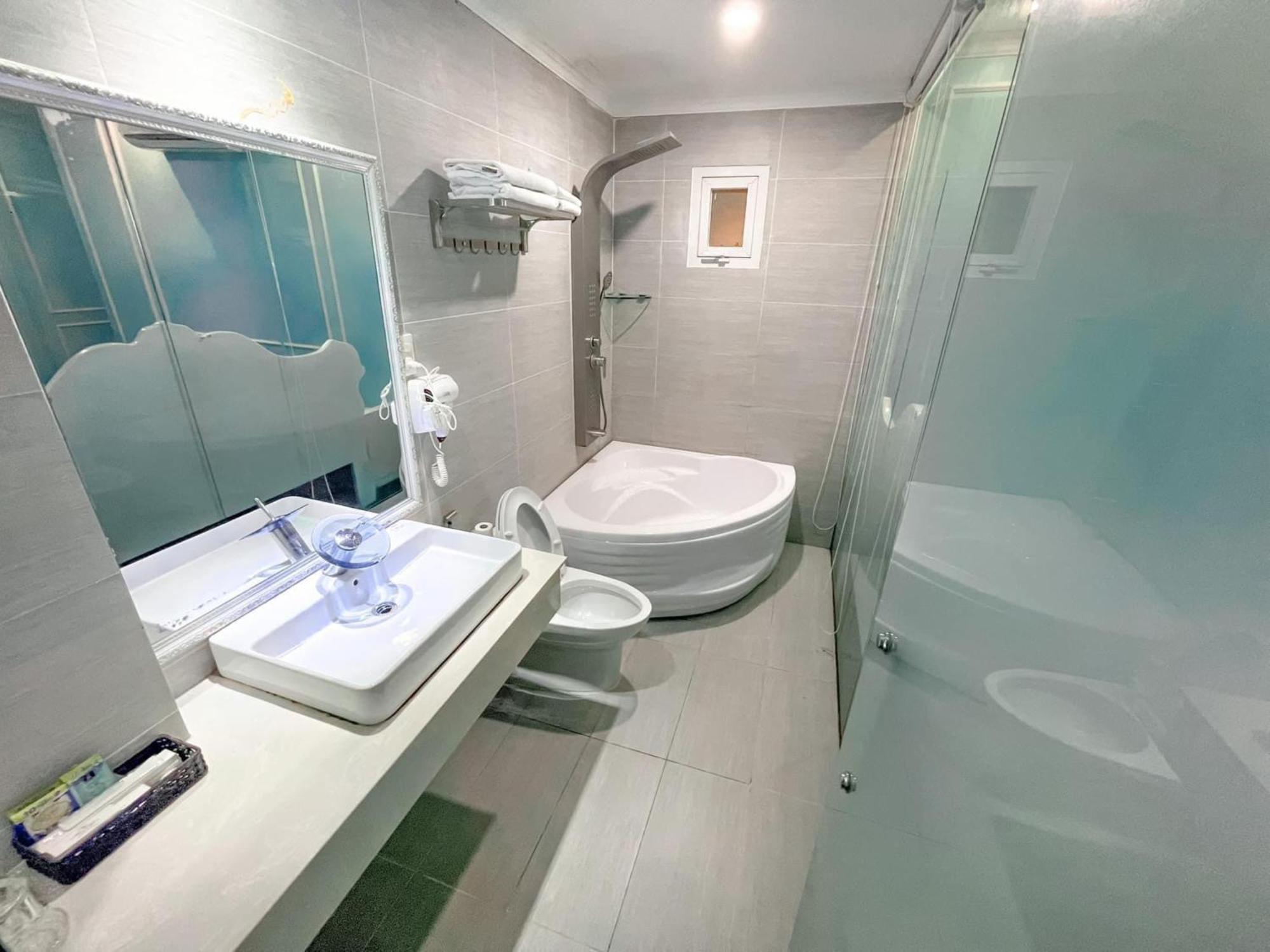 Khai Hung Hotel Binh Chanh مدينة هوشي منه المظهر الخارجي الصورة
