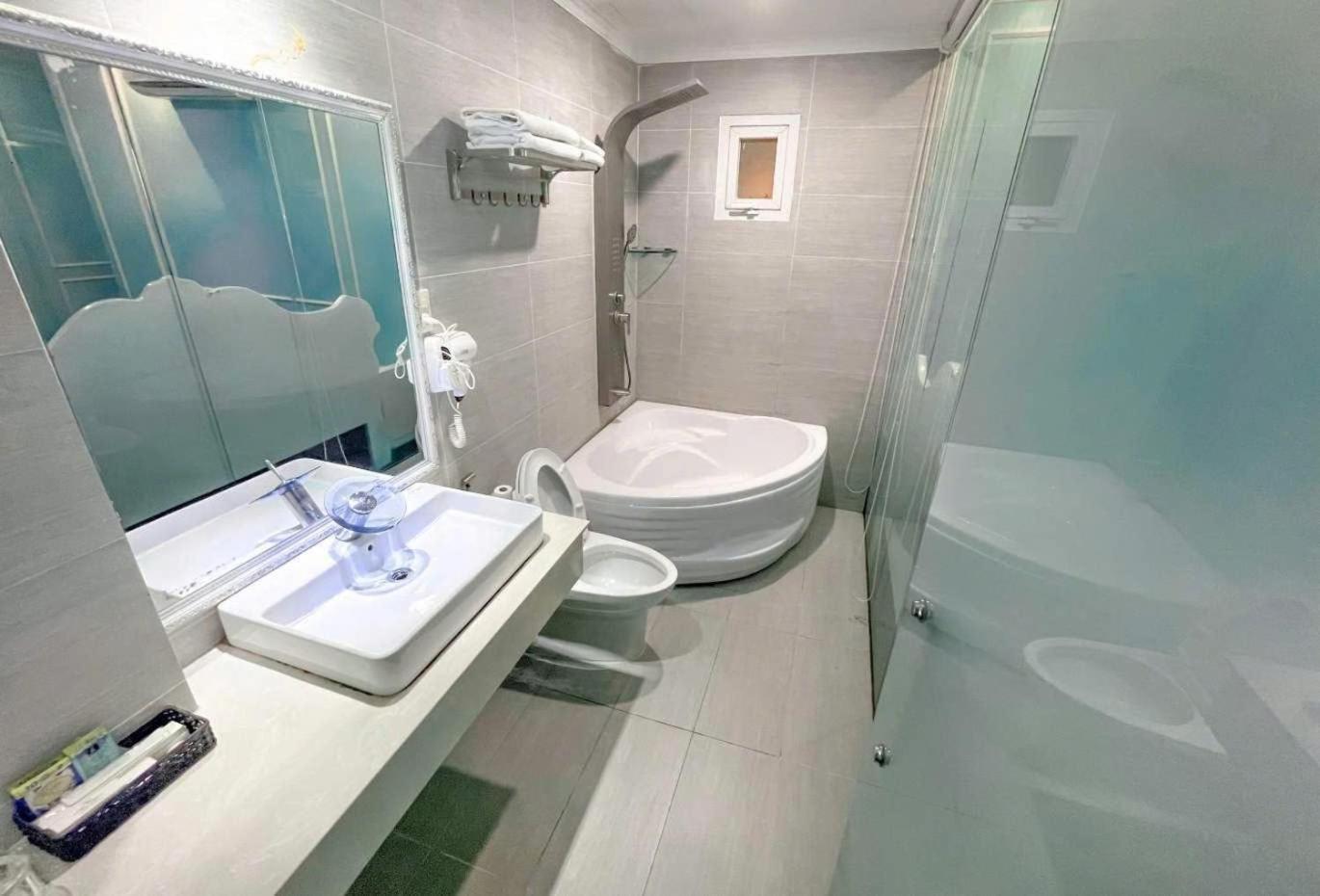 Khai Hung Hotel Binh Chanh مدينة هوشي منه المظهر الخارجي الصورة